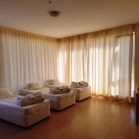 Seasons 2 Hotel *